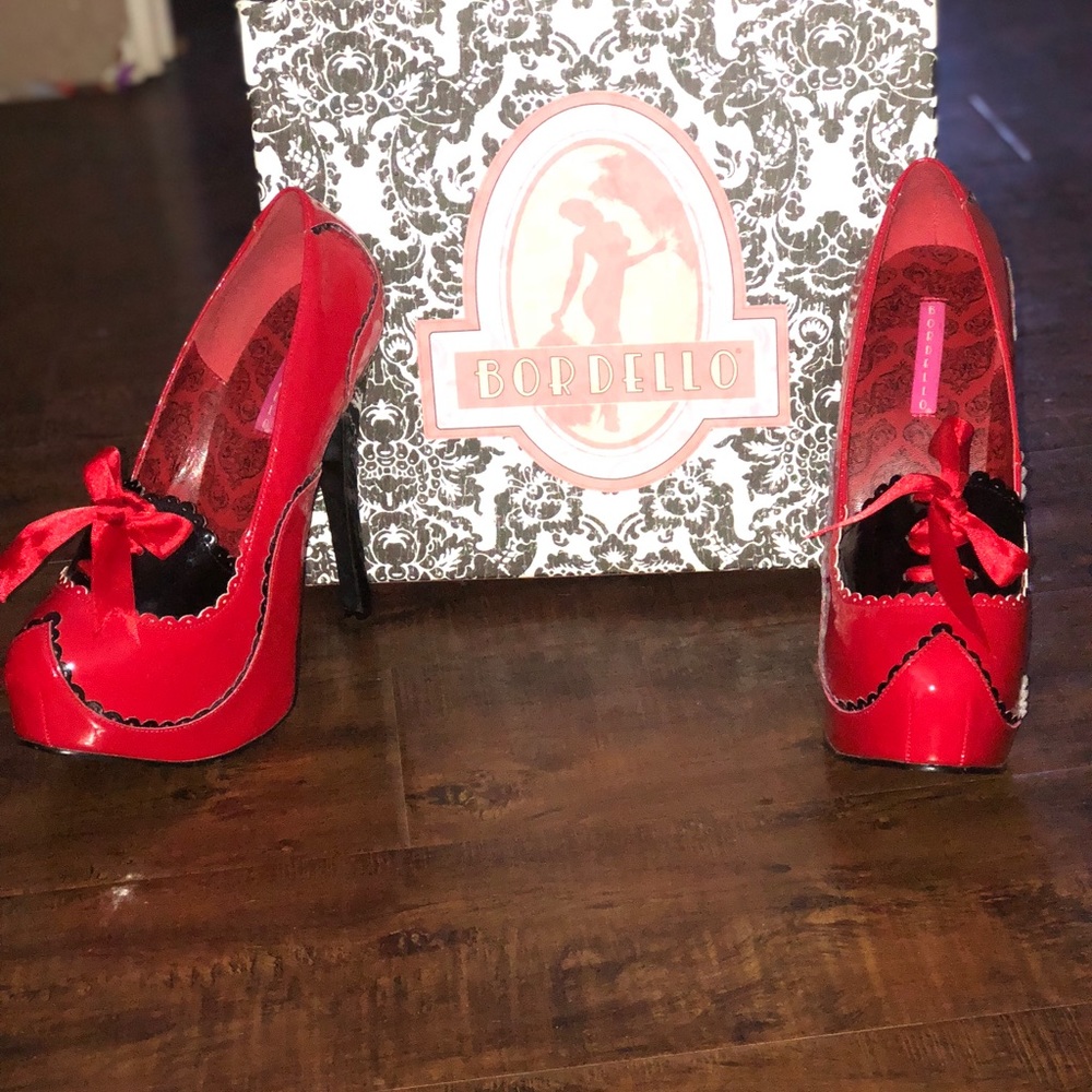 Heels - Picture 2 of 3